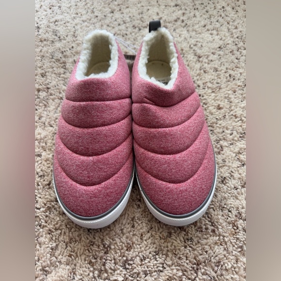 NWT Hurley Women's Arlo Puff Lined Comfortable Indoor Outdoor Shoes -8 - Picture 2 of 6